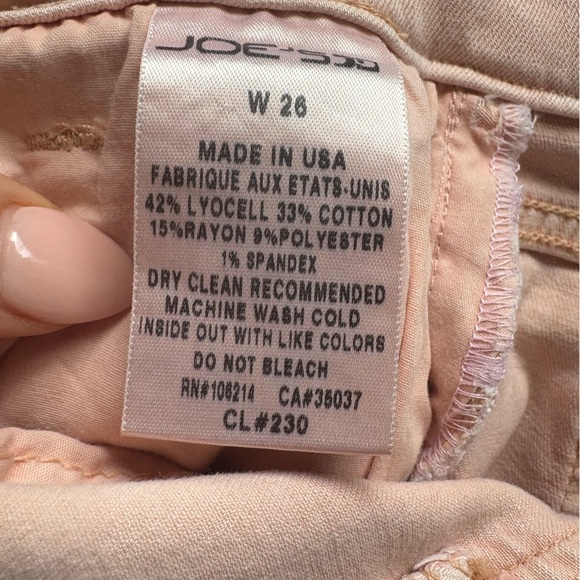 Joe’s jeans woman’s cut off denim shorts light peach color size 26 pre-loved - Picture 5 of 5